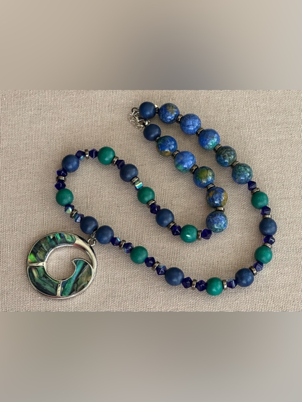22 inch Abalone Shell bead necklace NWOT